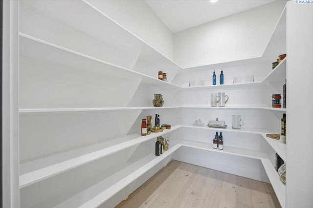 129 Riviera, Pasco, WA 99301