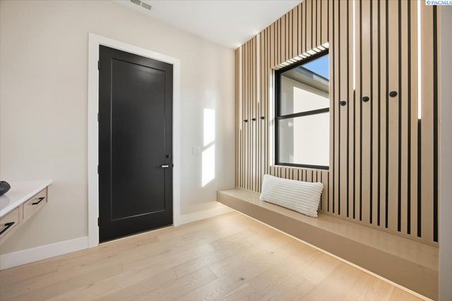 129 Riviera, Pasco, WA 99301