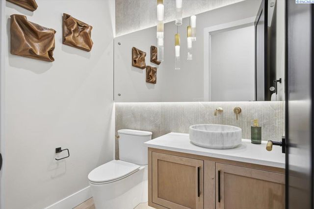 129 Riviera, Pasco, WA 99301