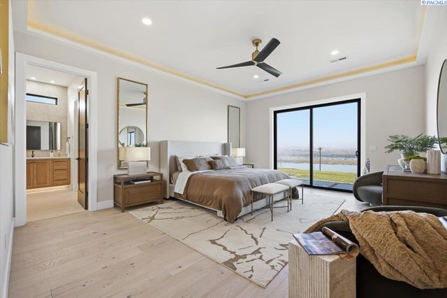 129 Riviera, Pasco, WA 99301