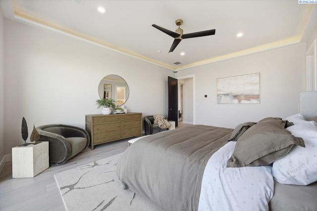 129 Riviera, Pasco, WA 99301