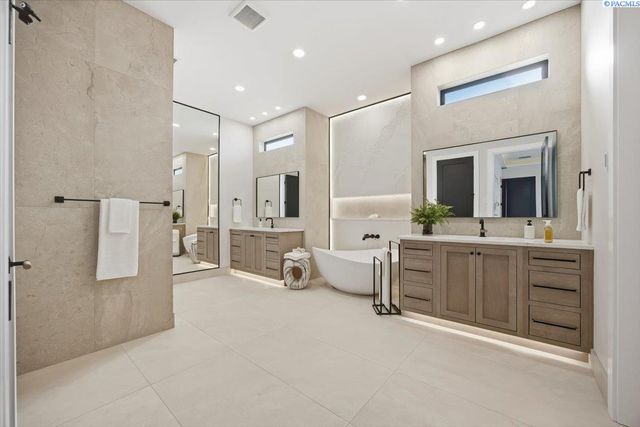 129 Riviera, Pasco, WA 99301