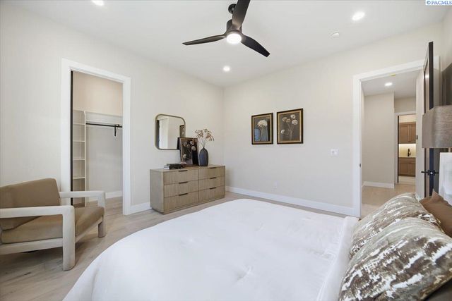 129 Riviera, Pasco, WA 99301