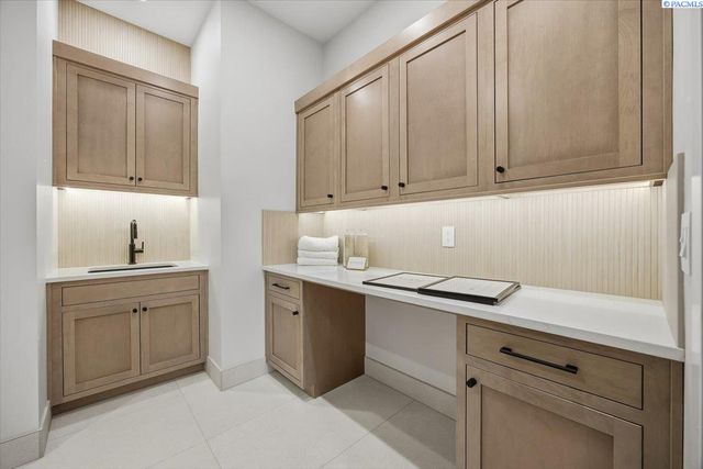 129 Riviera, Pasco, WA 99301