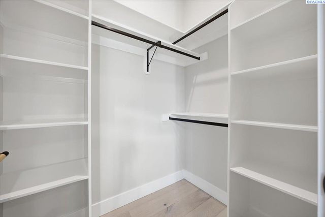 129 Riviera, Pasco, WA 99301