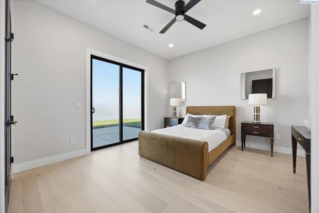 129 Riviera, Pasco, WA 99301