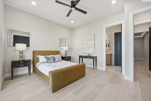 129 Riviera, Pasco, WA 99301