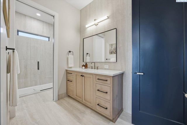 129 Riviera, Pasco, WA 99301