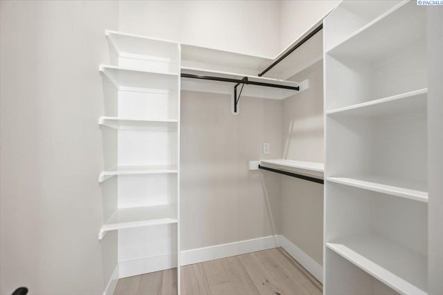 129 Riviera, Pasco, WA 99301