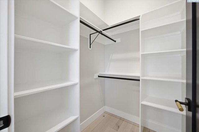 129 Riviera, Pasco, WA 99301