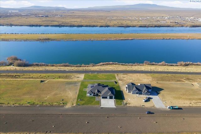 129 Riviera, Pasco, WA 99301