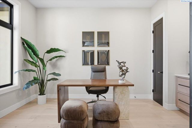 129 Riviera, Pasco, WA 99301