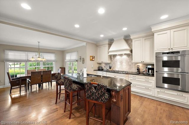 937 Mitchell Court, Bloomfield Hills, MI 48304