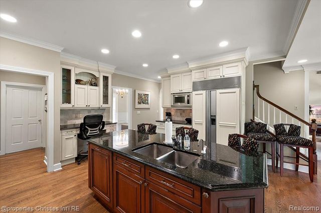 937 Mitchell Court, Bloomfield Hills, MI 48304