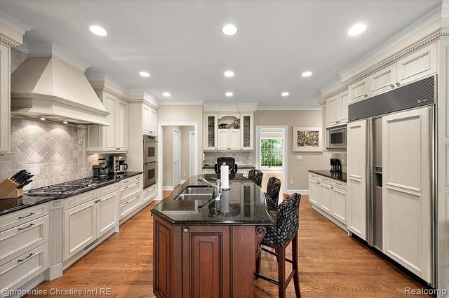 937 Mitchell Court, Bloomfield Hills, MI 48304