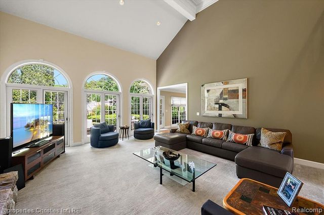 937 Mitchell Court, Bloomfield Hills, MI 48304