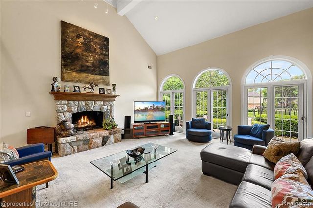 937 Mitchell Court, Bloomfield Hills, MI 48304