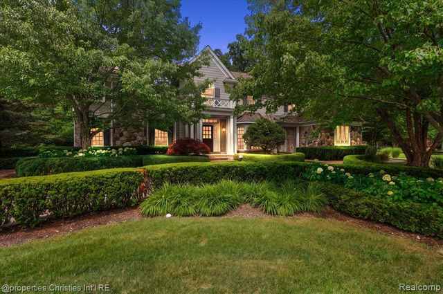 937 Mitchell Court, Bloomfield Hills, MI 48304