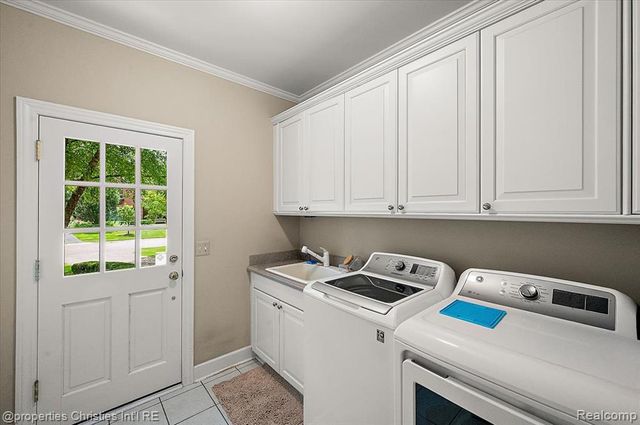937 Mitchell Court, Bloomfield Hills, MI 48304