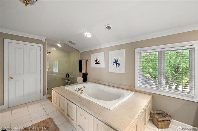 937 Mitchell Court, Bloomfield Hills, MI 48304