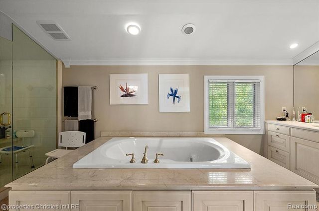 937 Mitchell Court, Bloomfield Hills, MI 48304