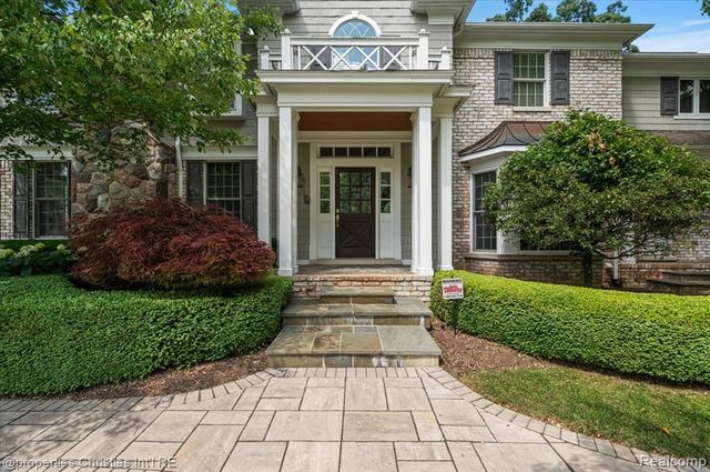 937 Mitchell Court, Bloomfield Hills, MI 48304