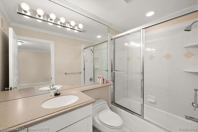 937 Mitchell Court, Bloomfield Hills, MI 48304