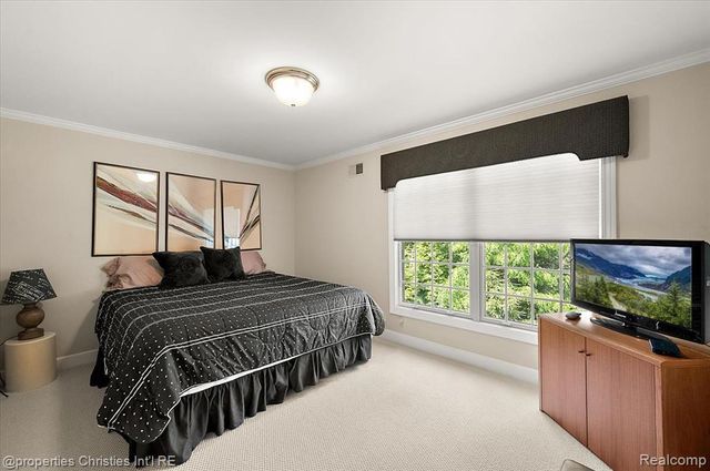 937 Mitchell Court, Bloomfield Hills, MI 48304