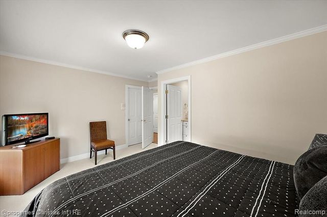 937 Mitchell Court, Bloomfield Hills, MI 48304