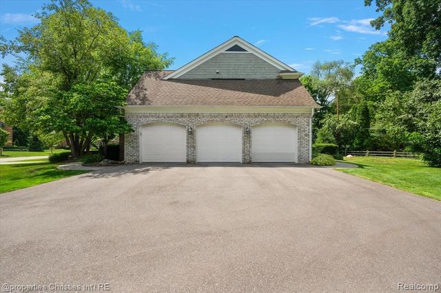 937 Mitchell Court, Bloomfield Hills, MI 48304
