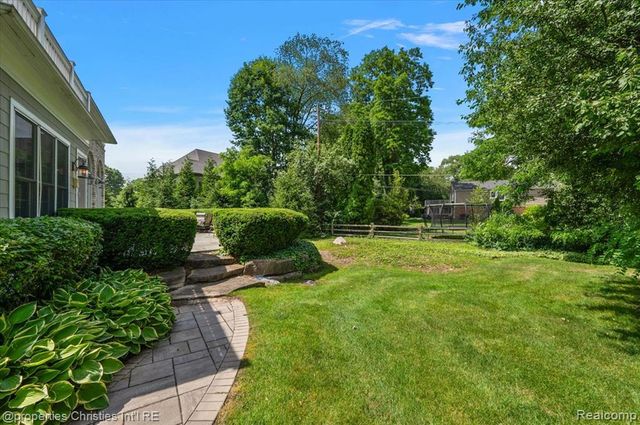 937 Mitchell Court, Bloomfield Hills, MI 48304
