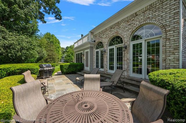 937 Mitchell Court, Bloomfield Hills, MI 48304
