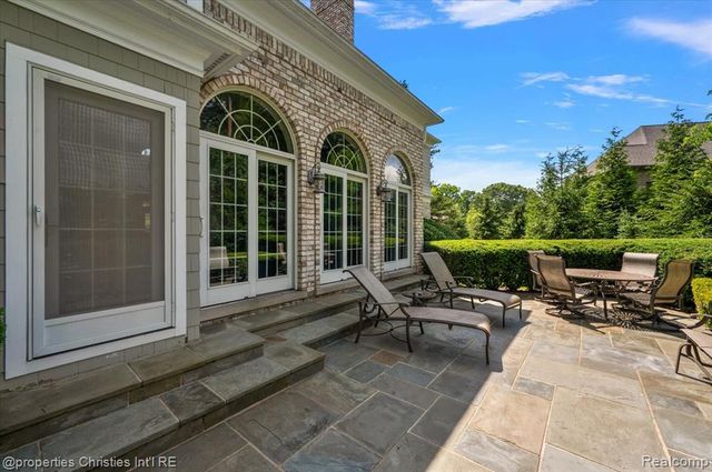 937 Mitchell Court, Bloomfield Hills, MI 48304