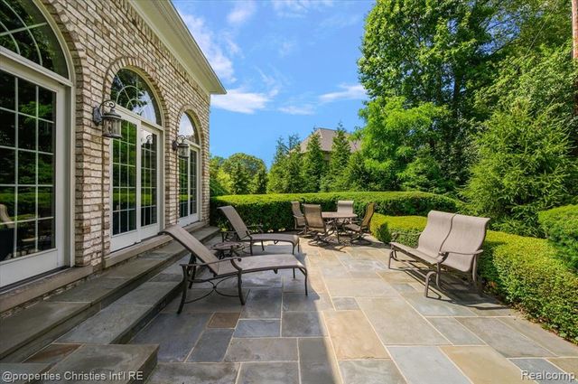 937 Mitchell Court, Bloomfield Hills, MI 48304