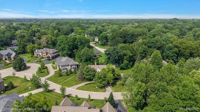 937 Mitchell Court, Bloomfield Hills, MI 48304