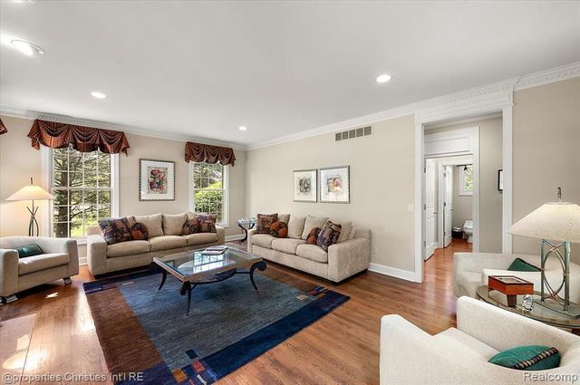 937 Mitchell Court, Bloomfield Hills, MI 48304
