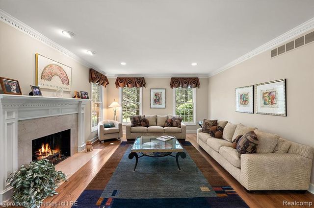 937 Mitchell Court, Bloomfield Hills, MI 48304