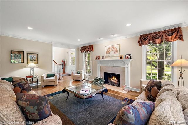 937 Mitchell Court, Bloomfield Hills, MI 48304