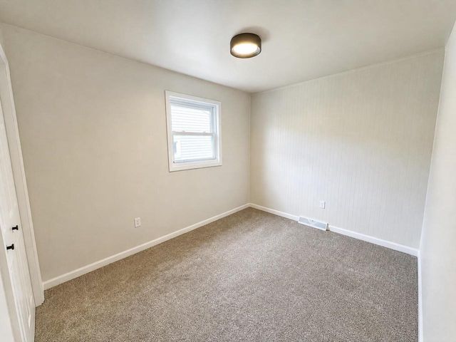 564 OAK STREET, Neenah, WI 54956