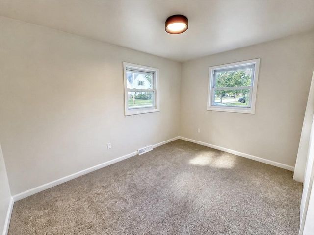 564 OAK STREET, Neenah, WI 54956