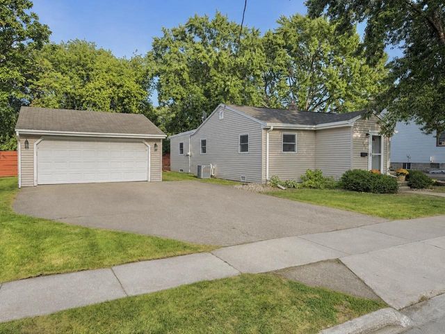 564 OAK STREET, Neenah, WI 54956