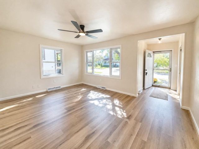 564 OAK STREET, Neenah, WI 54956