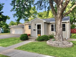 564 OAK STREET, Neenah, WI 54956