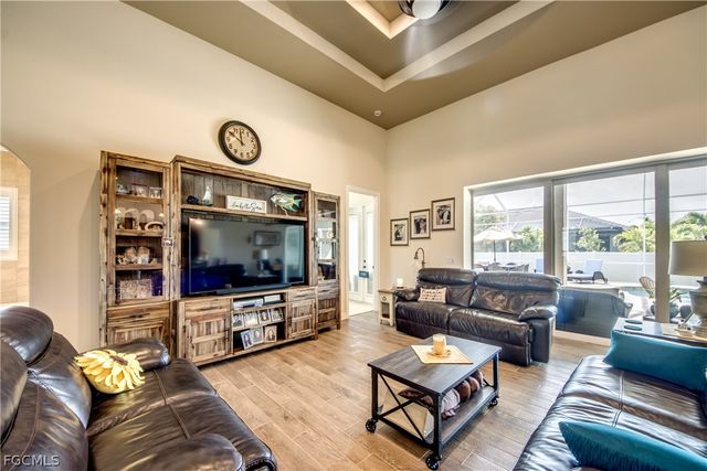 2736 Miracle PKWY, Cape Coral, FL 33914