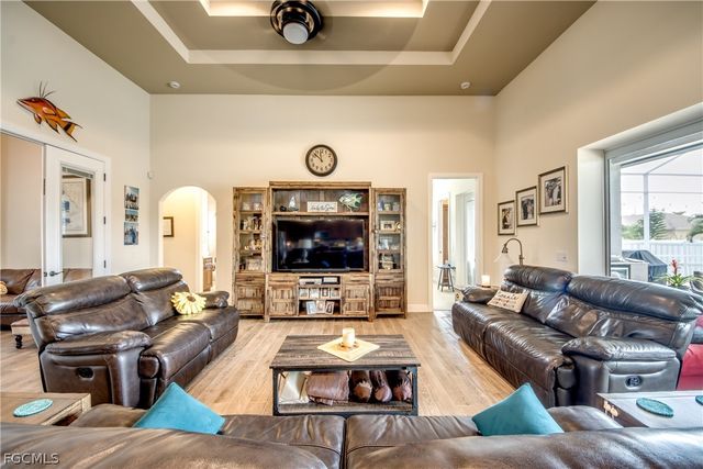 2736 Miracle PKWY, Cape Coral, FL 33914