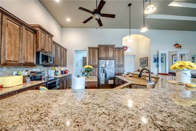 2736 Miracle PKWY, Cape Coral, FL 33914