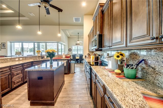 2736 Miracle PKWY, Cape Coral, FL 33914