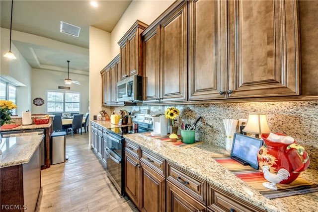 2736 Miracle PKWY, Cape Coral, FL 33914