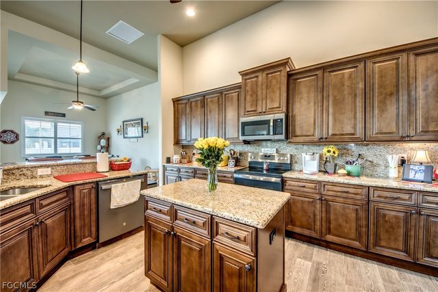 2736 Miracle PKWY, Cape Coral, FL 33914