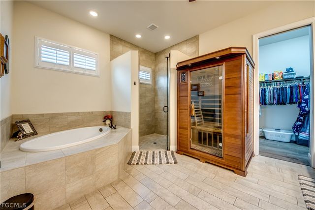 2736 Miracle PKWY, Cape Coral, FL 33914